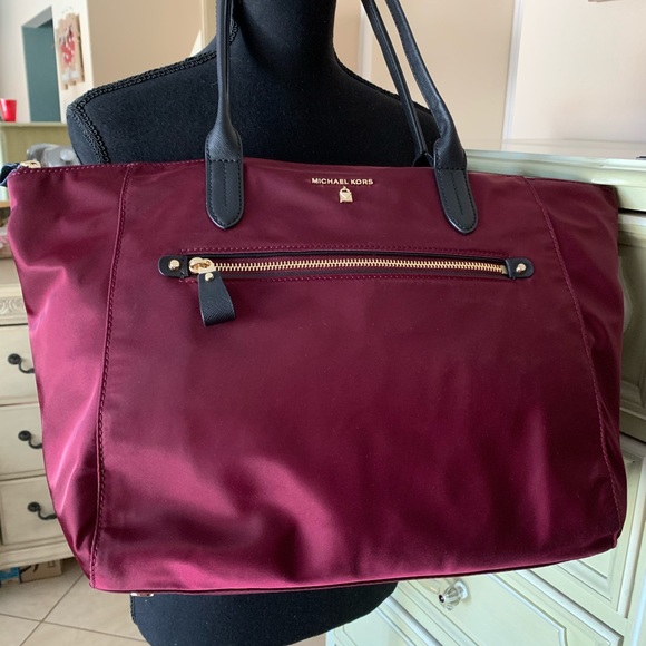 Michael Kors Handbags - Michael Kors plum tote